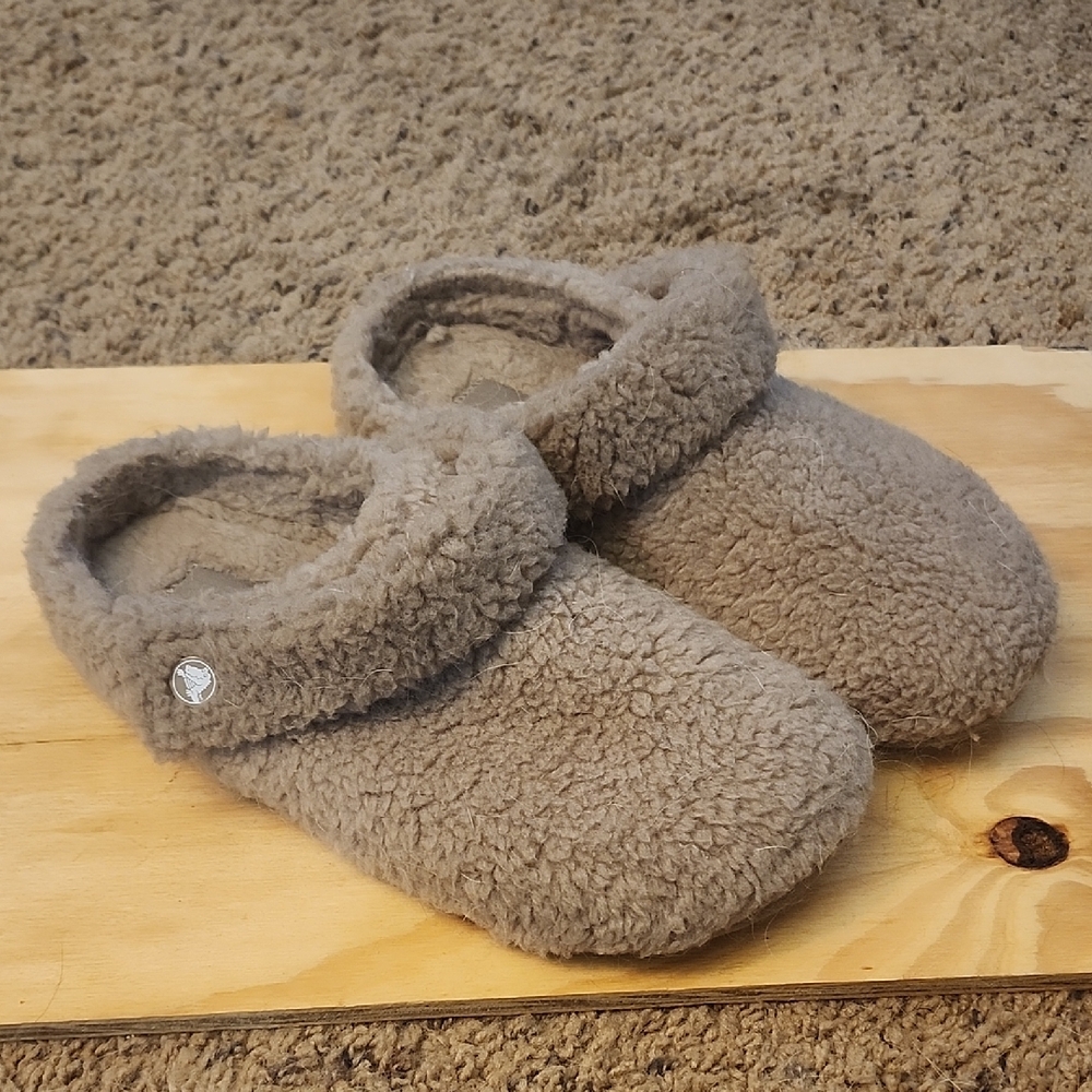 Crocs Fleece Slippers in Taupe